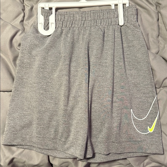 Size 4 Magellan and Nike outfits - Picture 4 of 10